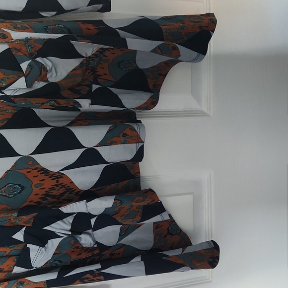 NWOT LOGO Patterned Tunic. Sz. M - Picture 4 of 5